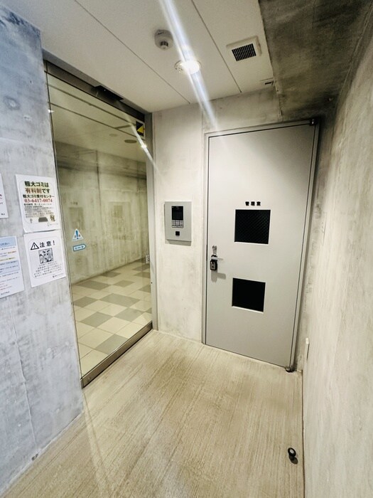 物件外観写真3　(エントランス部分)