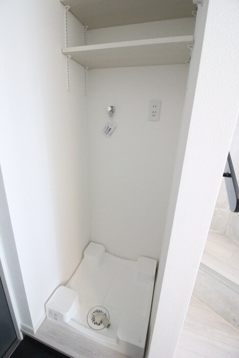 物件内観写真12　(洗濯機置場)