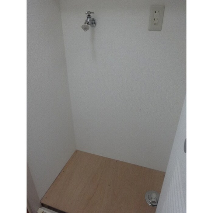 物件内観写真14　(洗濯機置場)