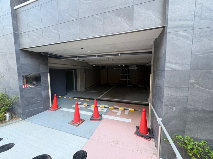 物件外観写真5　(駐車場)