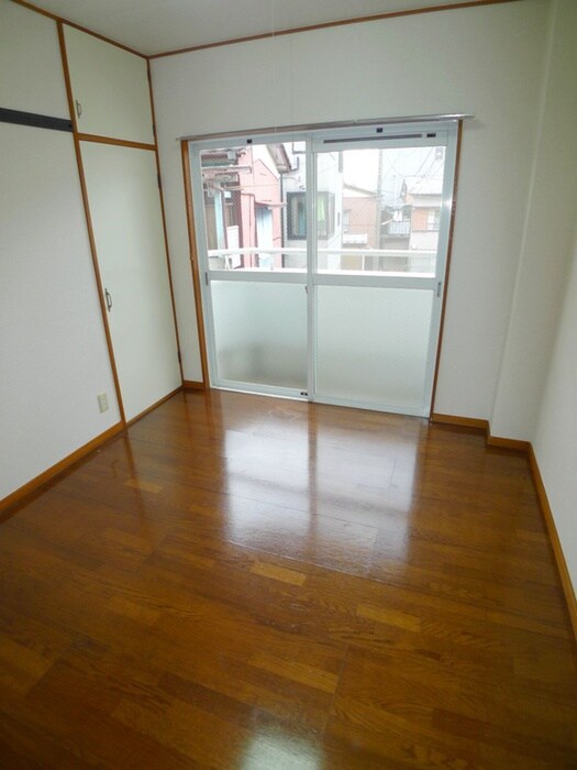 物件内観写真8　(室内からの展望)