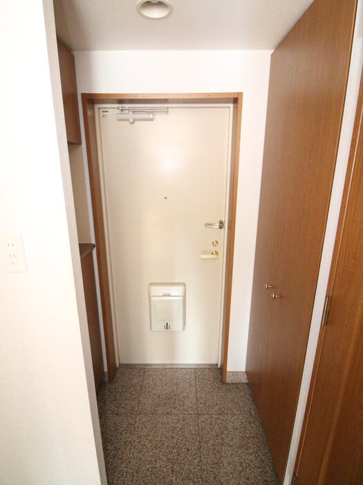 物件内観写真8　(玄関)