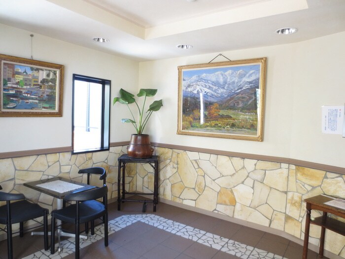 物件外観写真4　(エントランス部分)