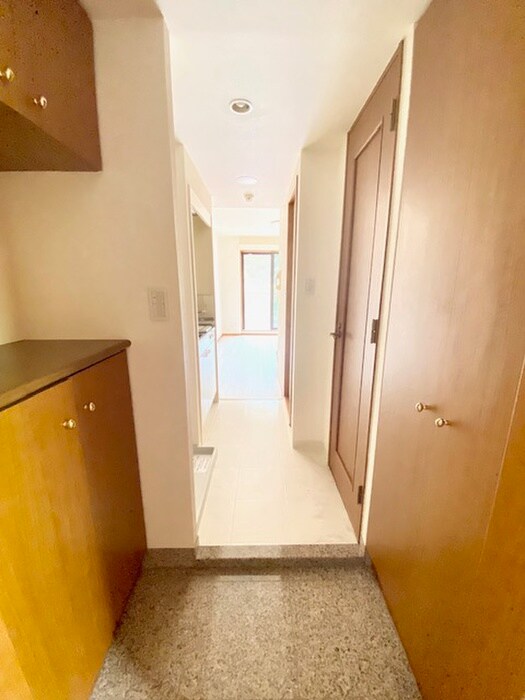 物件内観写真16　(玄関)