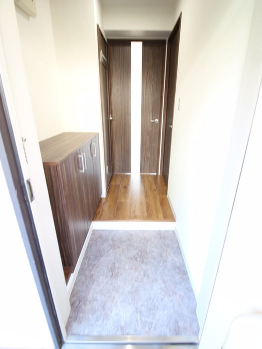 物件内観写真7　(玄関)