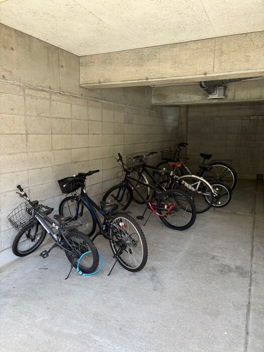 物件外観写真5　(駐輪場)