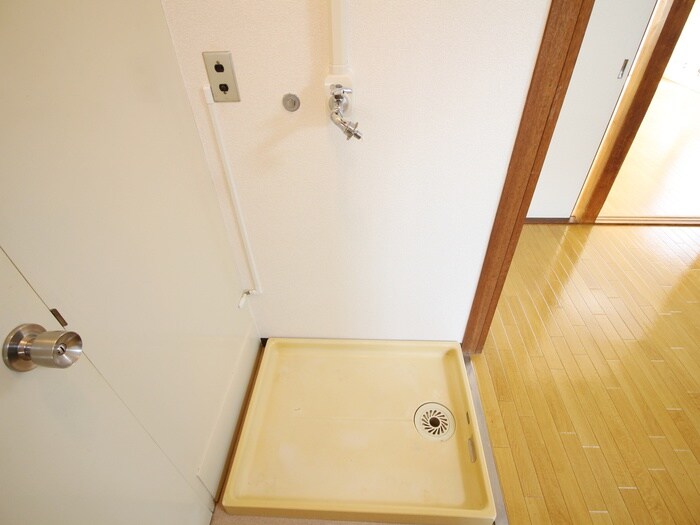 物件内観写真13　(洗濯機置場)