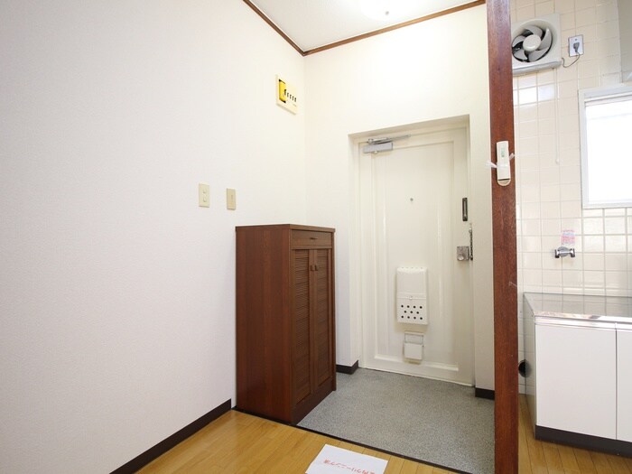 物件内観写真15　(玄関)