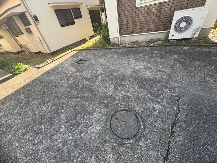 物件外観写真4　(駐車場)