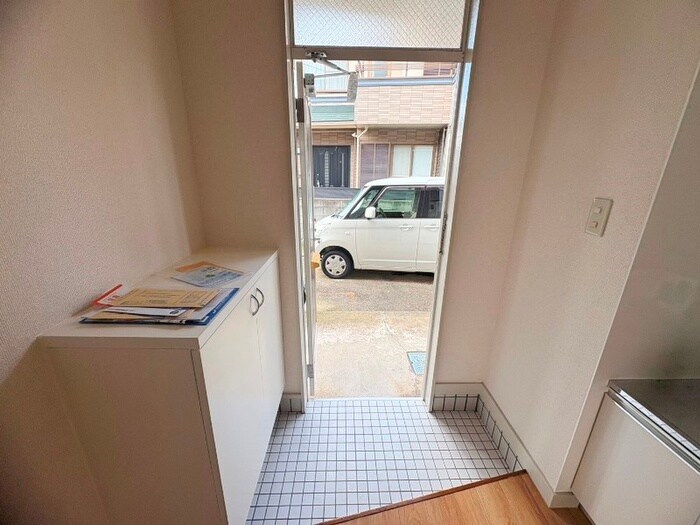 物件内観写真18　(玄関)