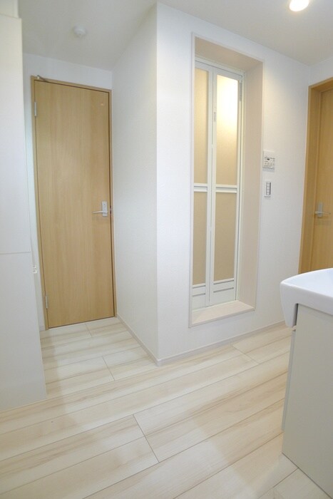 物件内観写真7　(玄関)