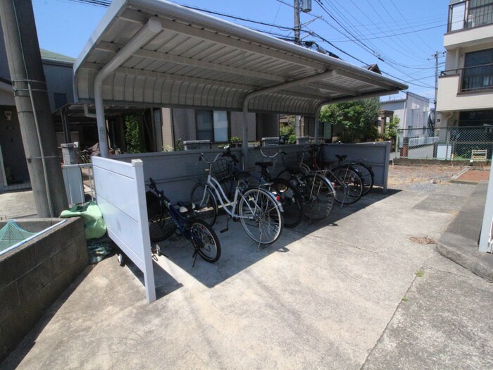 物件外観写真4　(駐輪場)