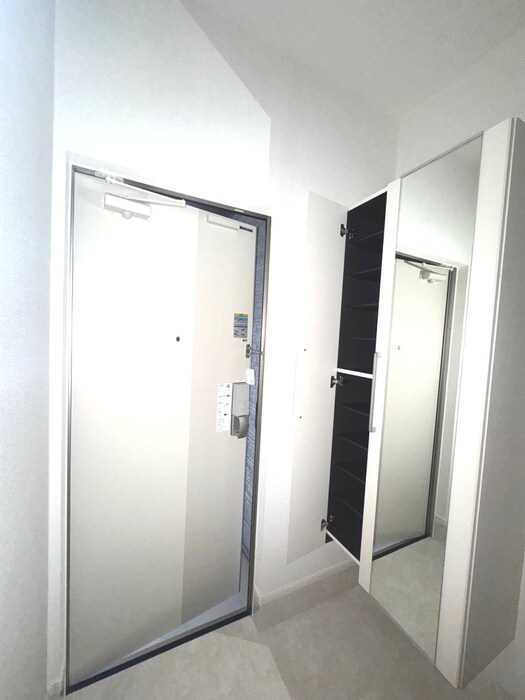 物件内観写真14　(玄関)