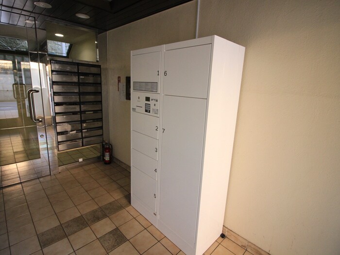 物件外観写真3　(エントランス部分)