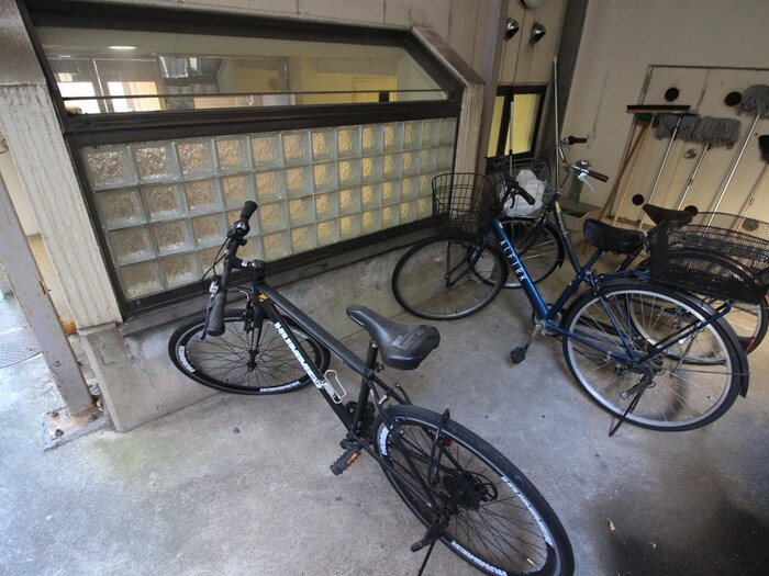 物件外観写真6　(駐輪場)