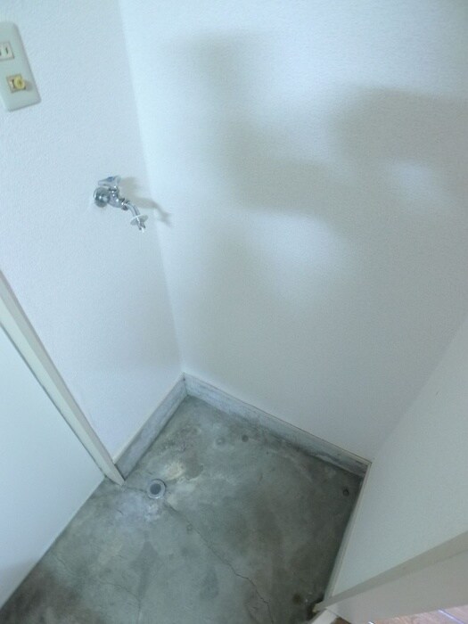 物件内観写真11　(洗濯機置場)