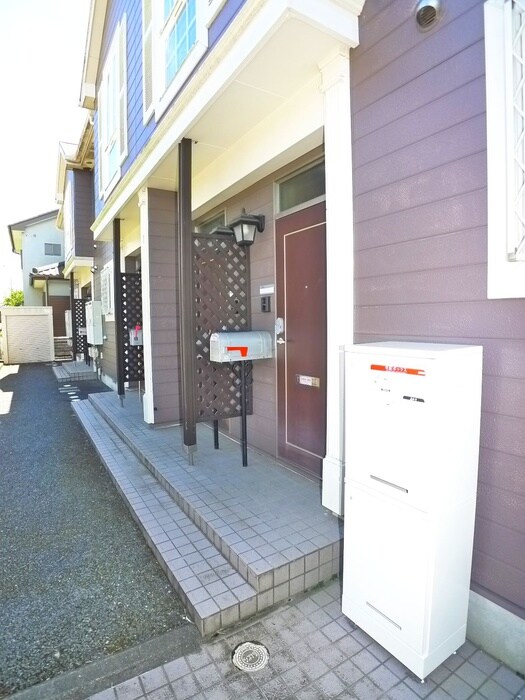 物件外観写真4　(エントランス部分)