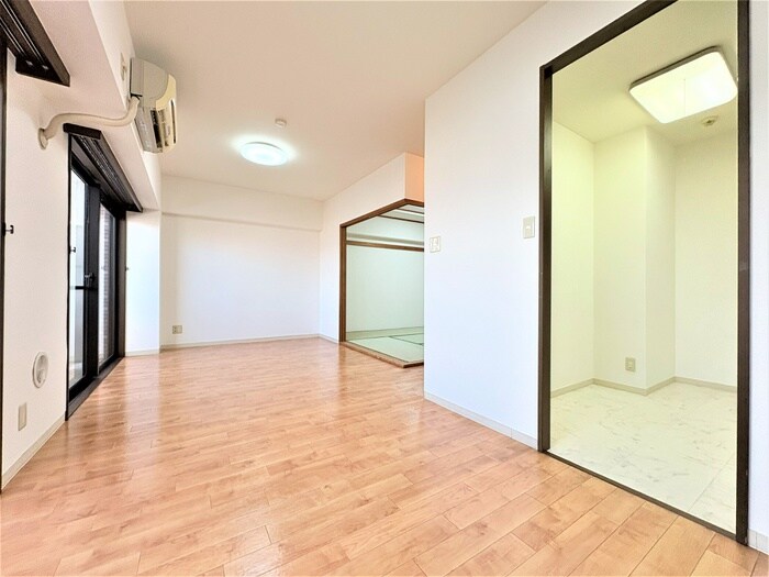 物件内観写真8　(室内からの展望)