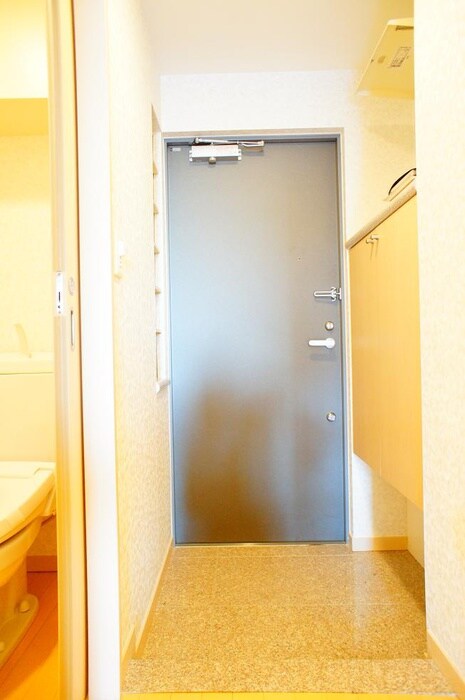 物件内観写真10　(玄関)