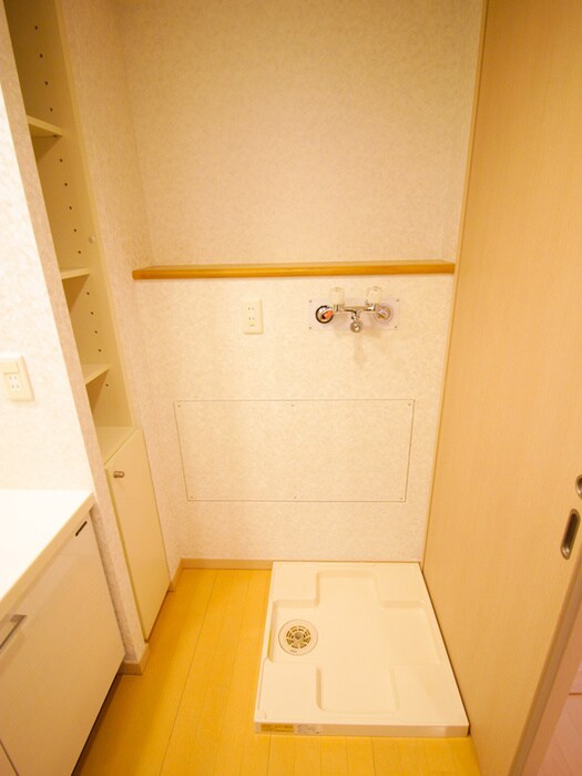 物件内観写真12　(洗濯機置場)