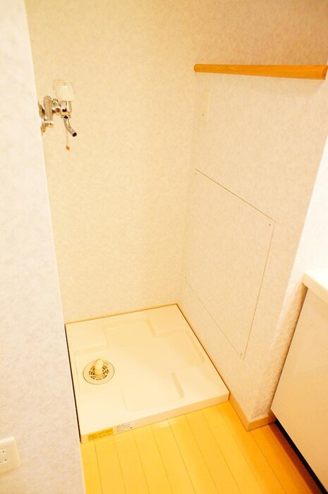 物件内観写真14　(洗濯機置場)