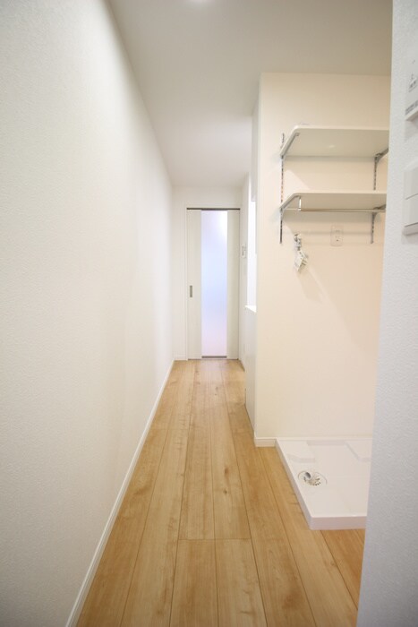 物件内観写真11　(廊下)