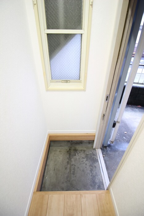 物件内観写真12　(玄関)