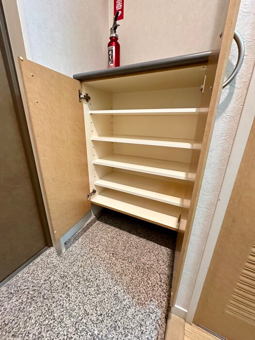 物件内観写真18　(靴箱)