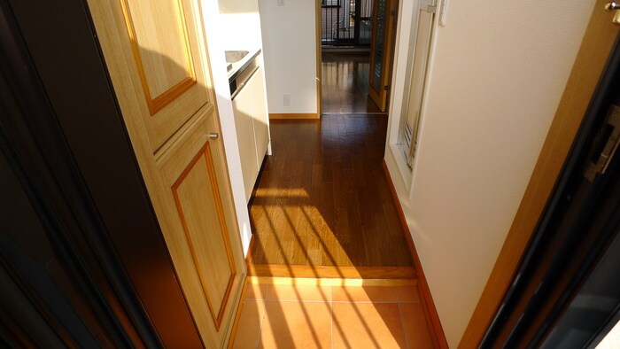 物件内観写真9　(玄関)