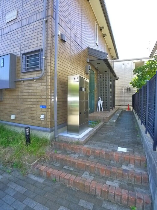 物件外観写真4　(エントランス部分)