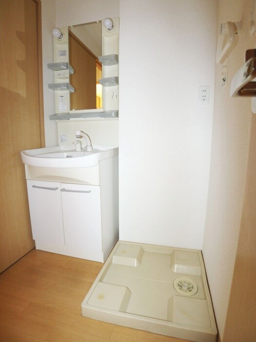 物件内観写真16　(洗濯機置場)