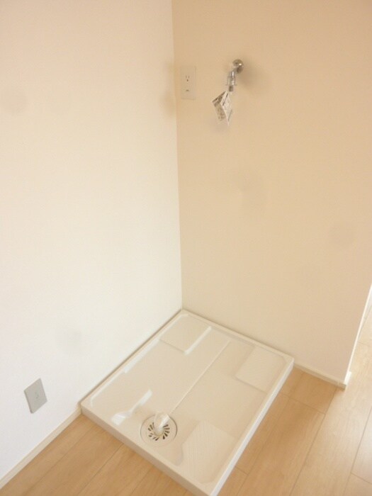 物件内観写真16　(洗濯機置場)