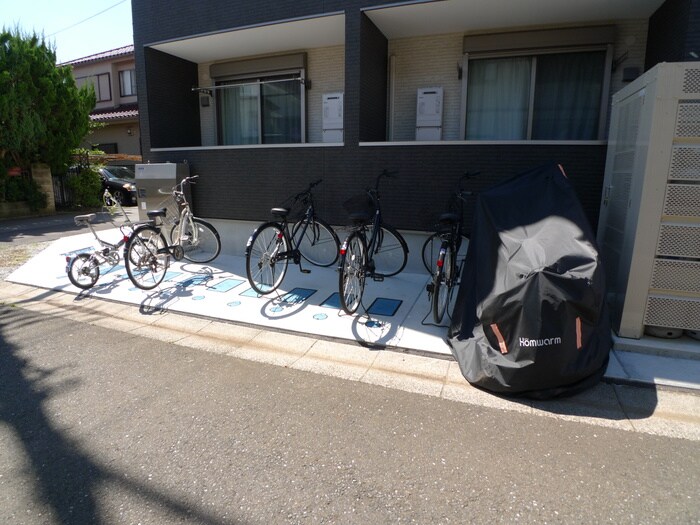 物件外観写真3　(駐輪場)