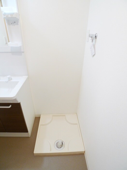 物件内観写真12　(洗濯機置場)