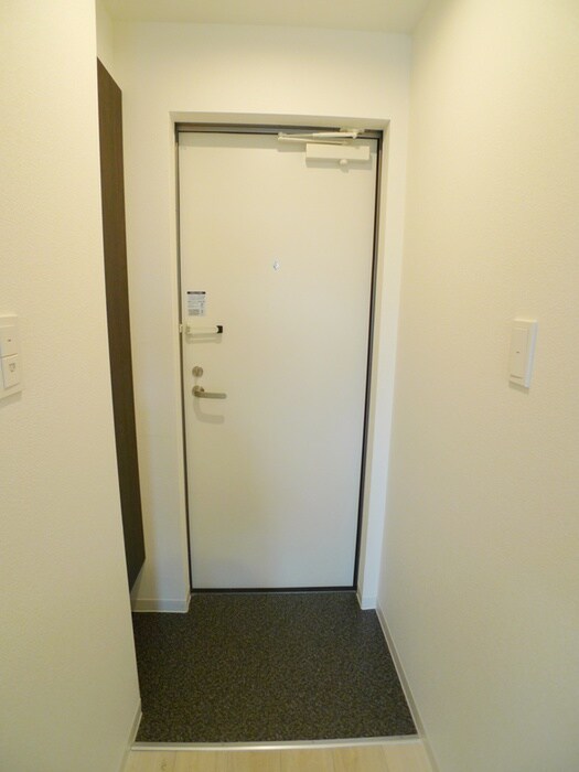 物件内観写真14　(玄関)