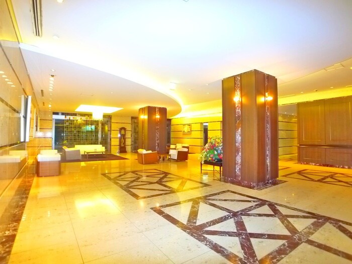 物件外観写真6　(エントランス部分)