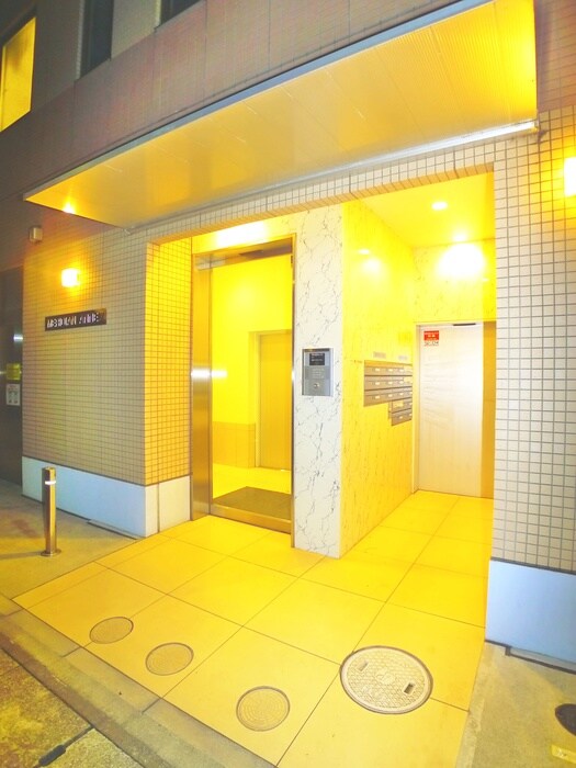 物件外観写真3　(エントランス部分)