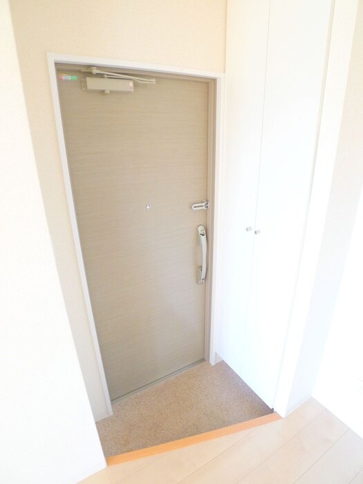 物件内観写真16　(玄関)