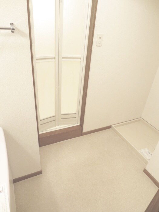 物件内観写真9　(洗濯機置場)