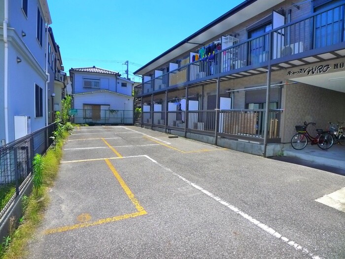 物件外観写真4　(駐車場)