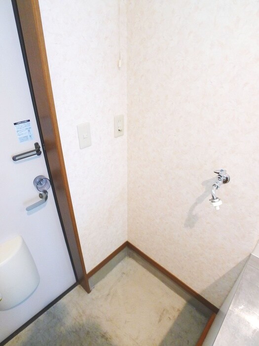 物件内観写真17　(洗濯機置場)