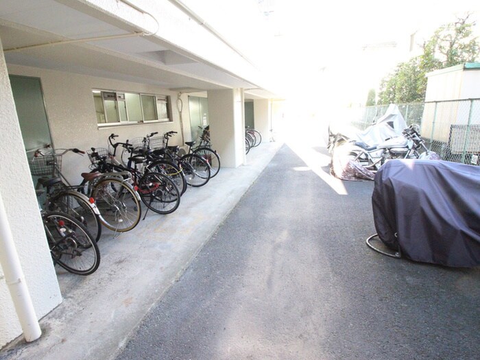 物件外観写真4　(駐輪場)