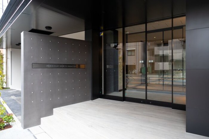 物件外観写真2　(エントランス部分)