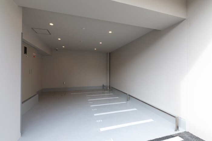 物件外観写真4　(バイク置き場)