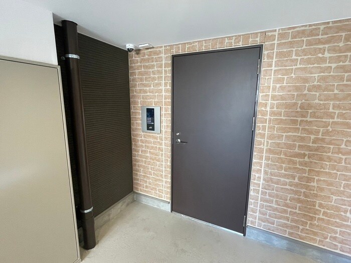 物件外観写真2　(エントランス部分)