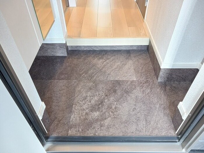 物件内観写真8　(玄関)