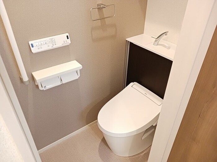 物件内観写真9　(トイレ)