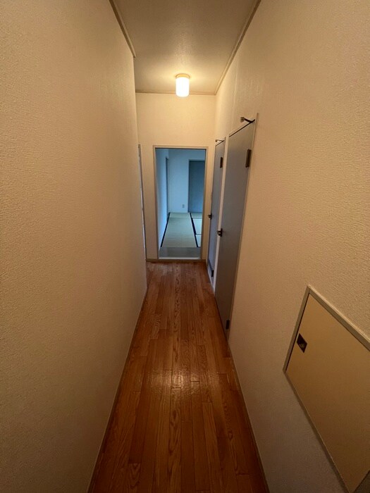 物件内観写真4　(廊下)