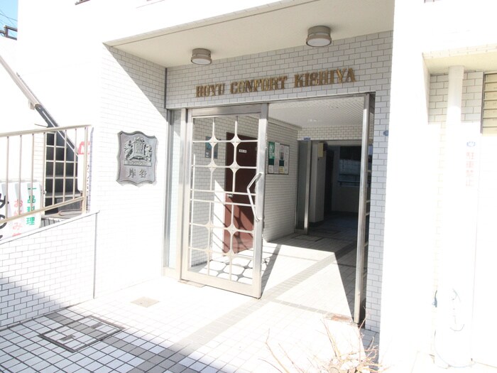 物件外観写真2　(エントランス部分)