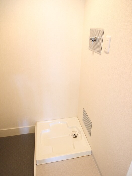 物件内観写真14　(洗濯機置場)